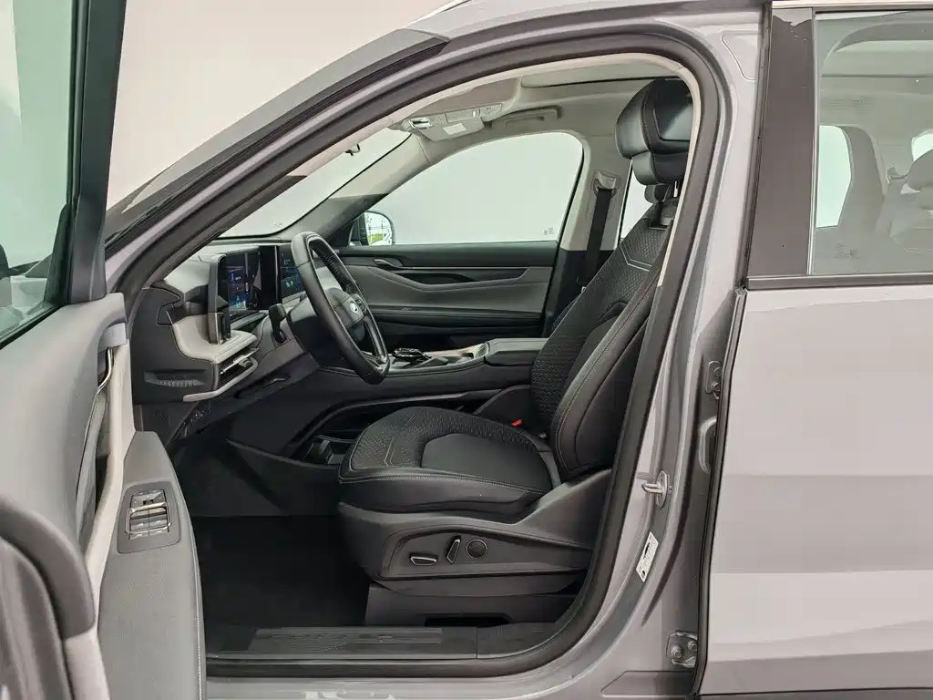 Ford Edge 2023 — фото 10