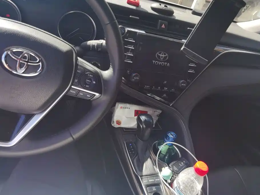 Toyota Camry 2018 — фото 11