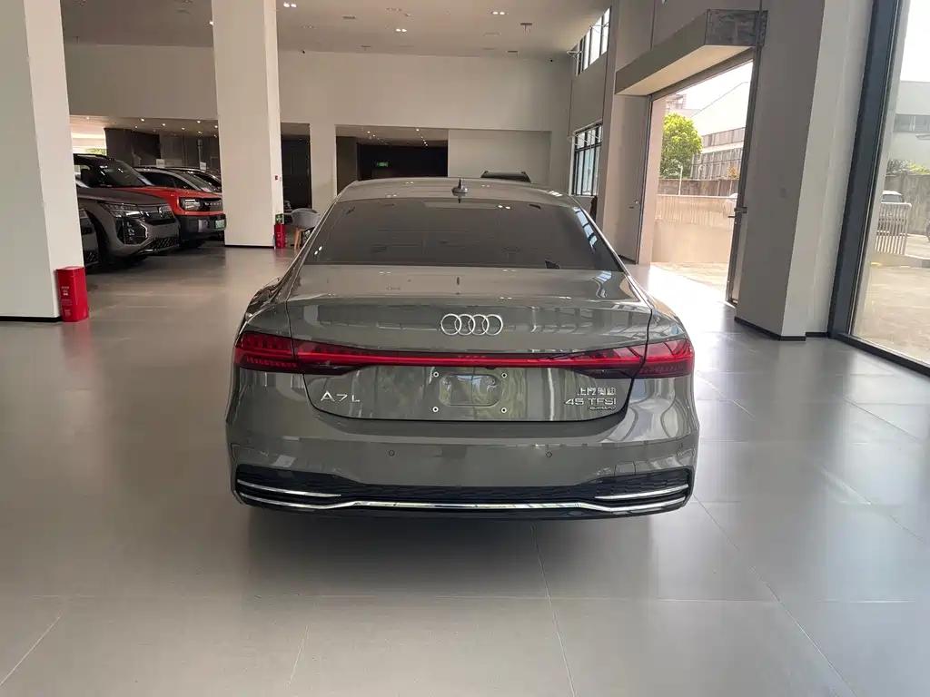 Audi A7L 2024 — фото 11