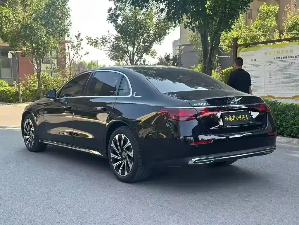 Mercedes-Benz E-Class 2024