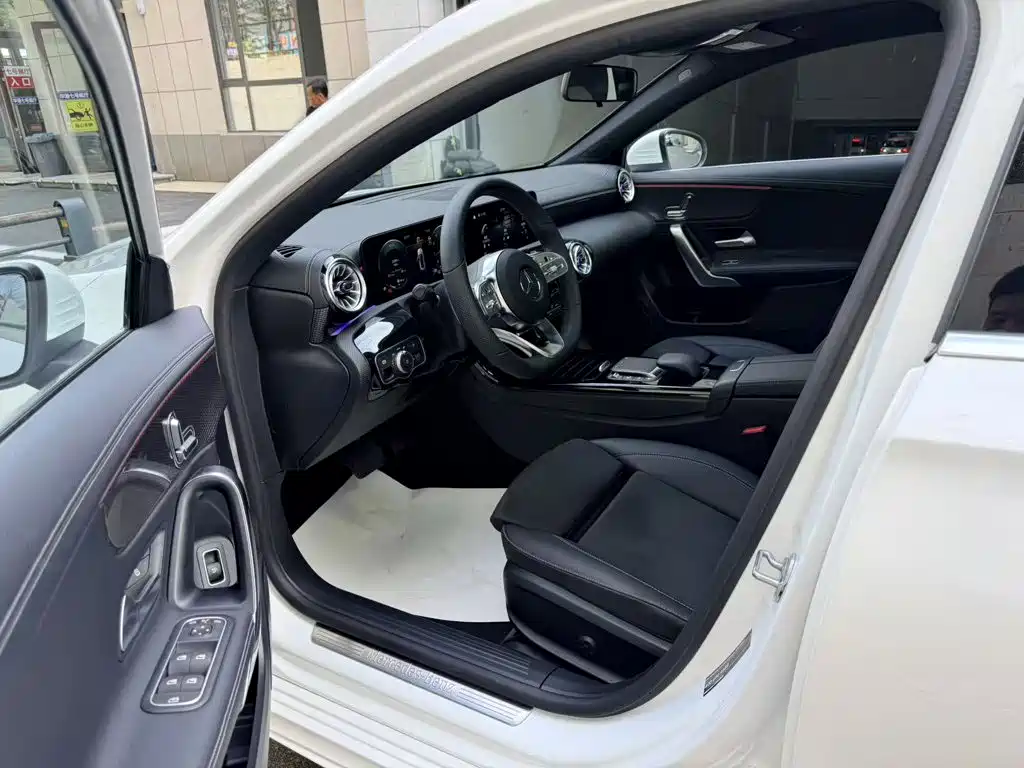 Mercedes-Benz A-Class 2023 — фото 8
