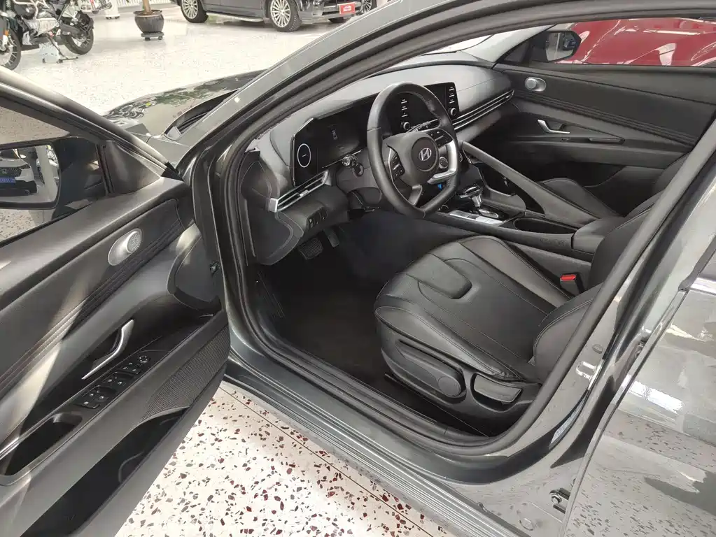 Hyundai Elantra 2023