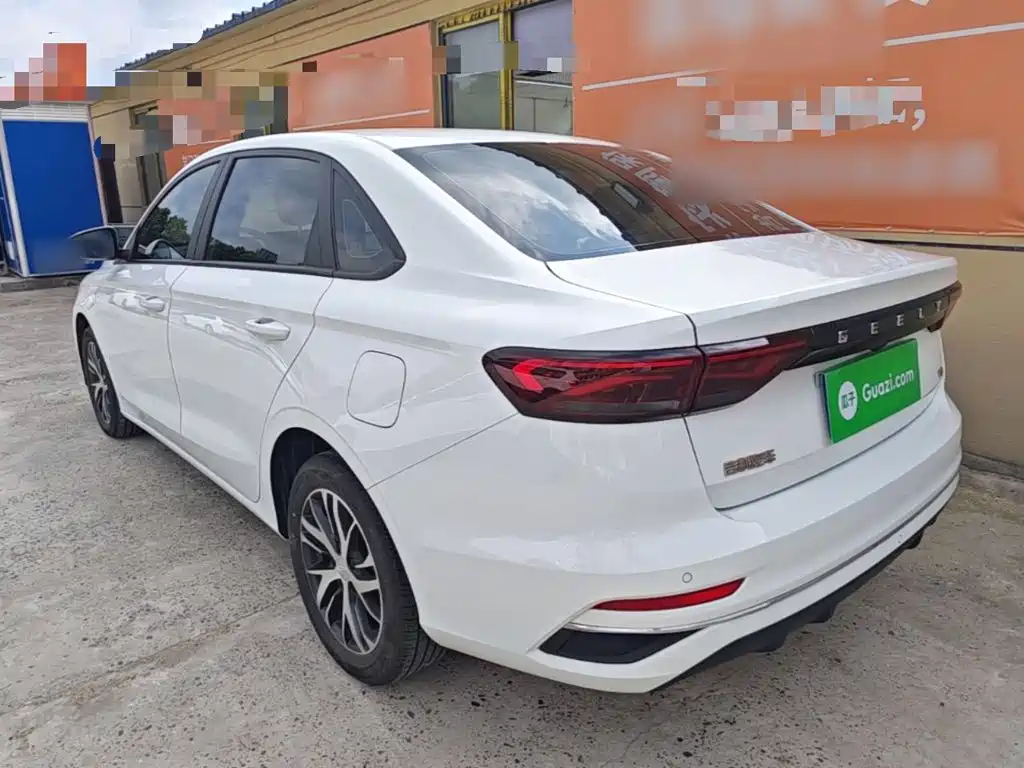 Geely Emgrand 2024