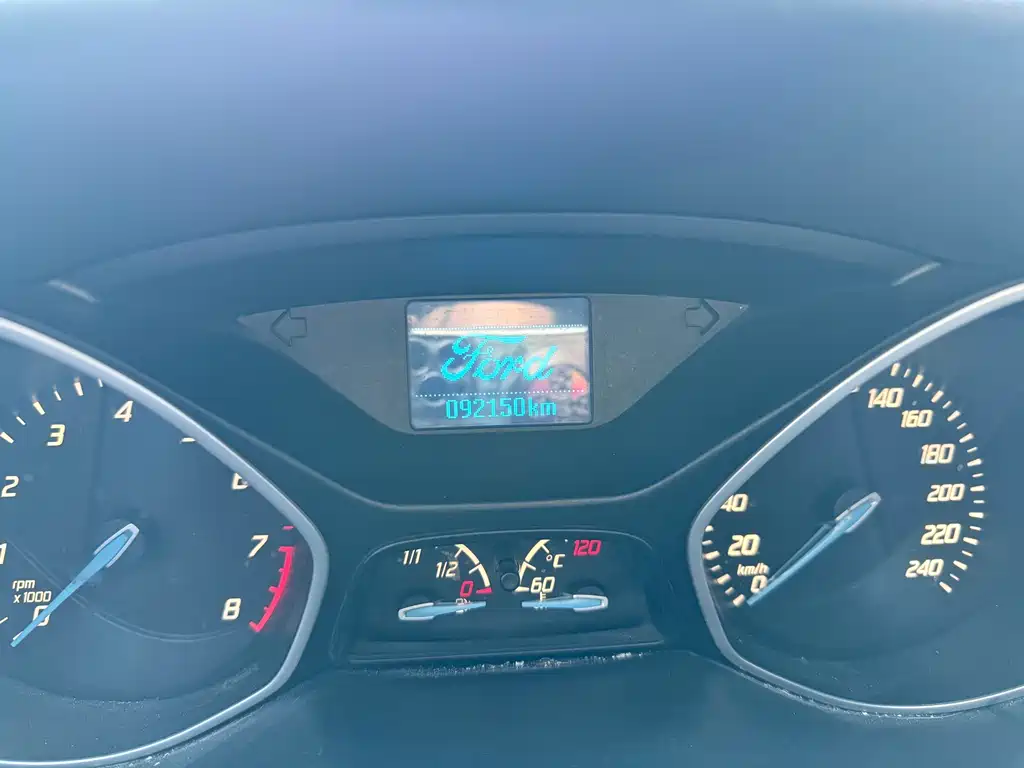 Ford Focus 2013 — фото 12