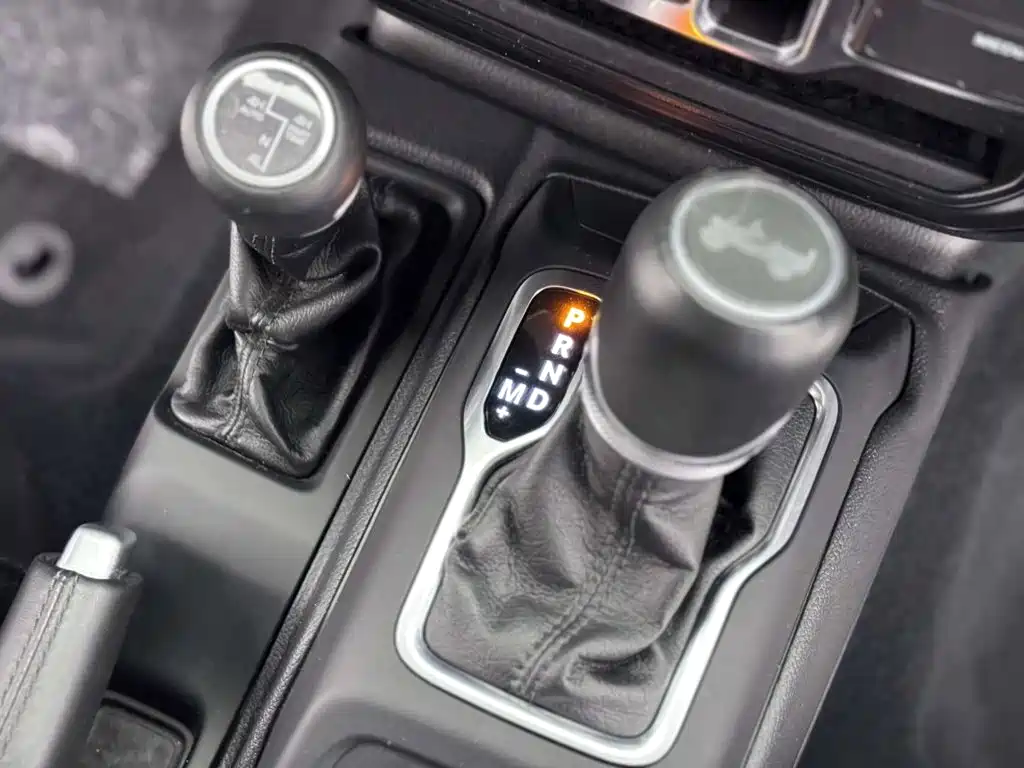 Jeep Wrangler 2023 — фото 18