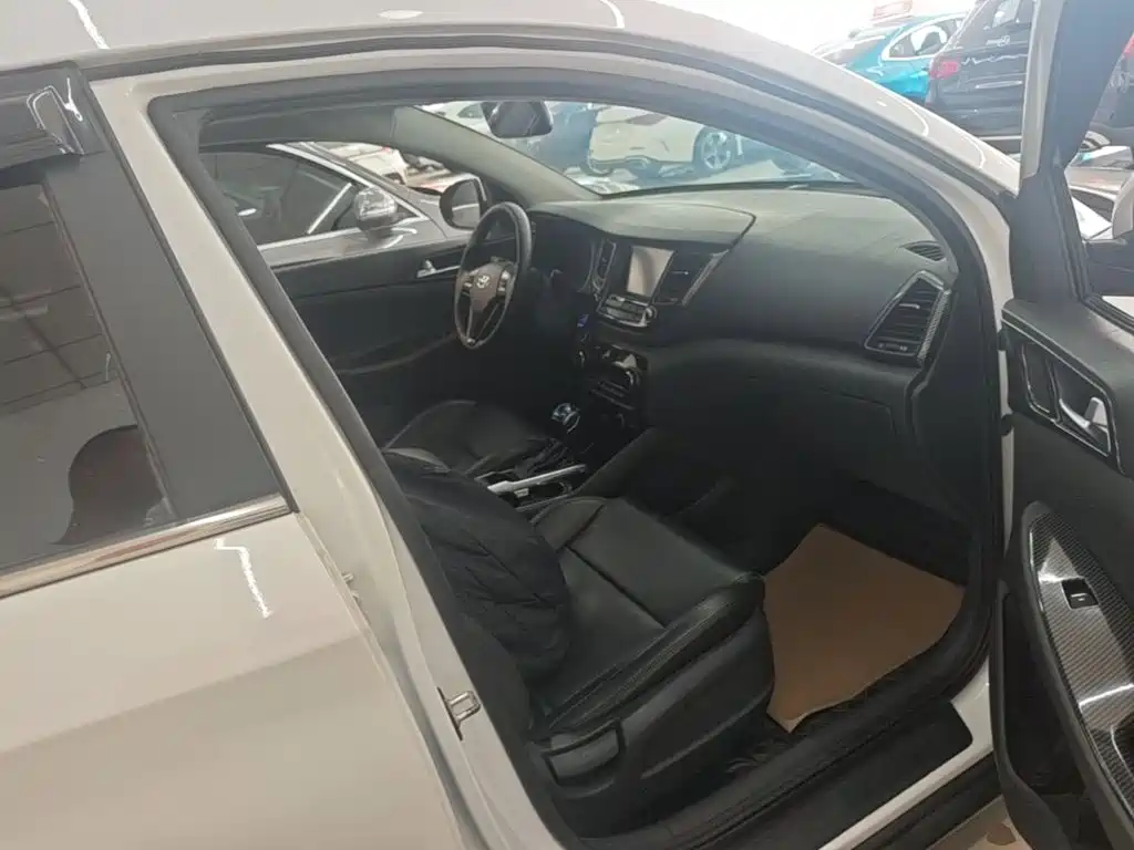 Hyundai Tucson 2015 — фото 25