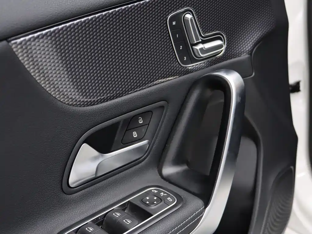 Mercedes-Benz A-Class 2020 — фото 10