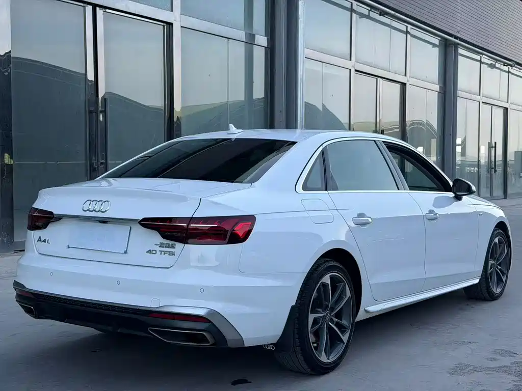 Audi A4L 2022 — фото 5