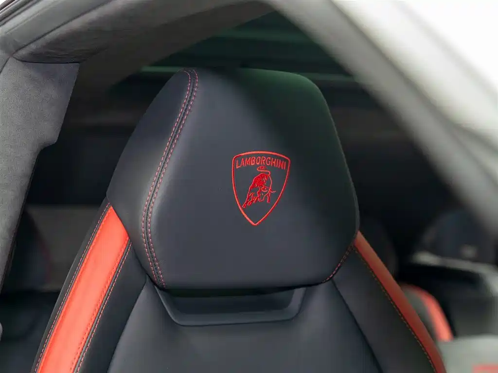 Lamborghini Urus 2024 — фото 15
