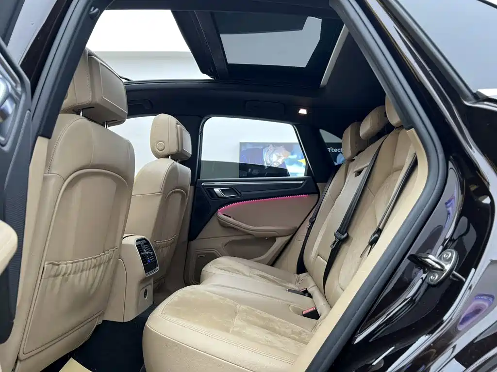 Porsche Macan 2019 — фото 30