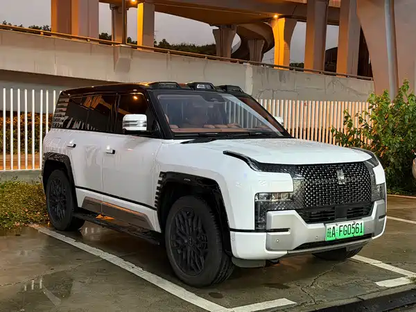 Yangwang U8 2024