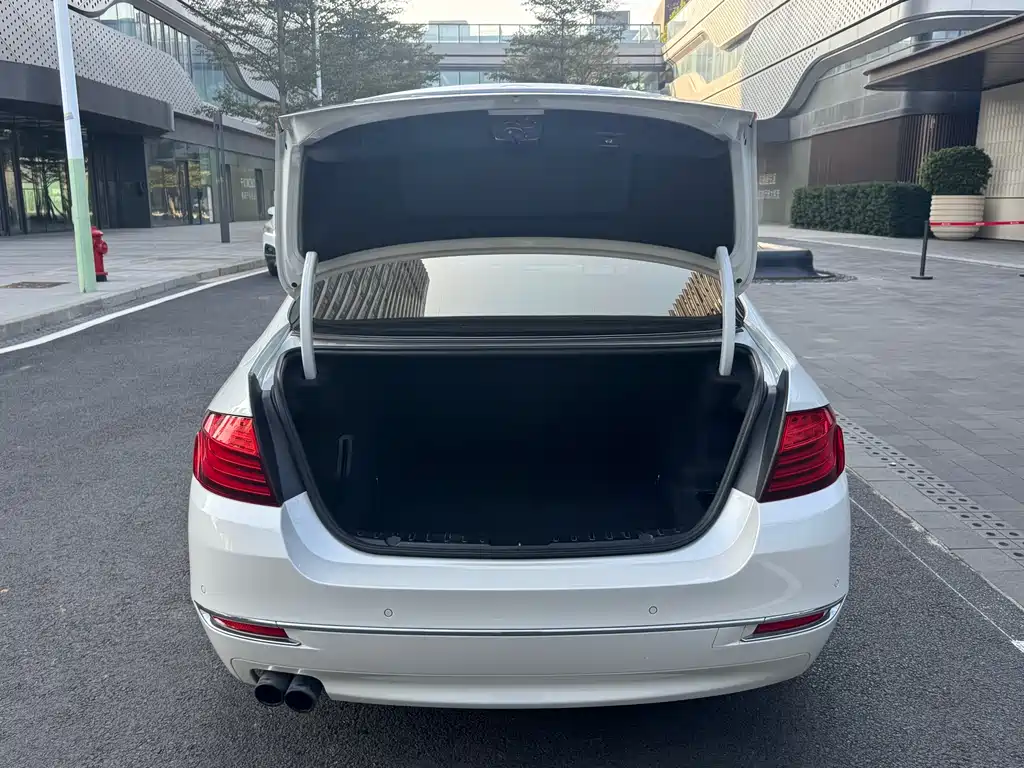 BMW 5 Series 2015 — фото 30