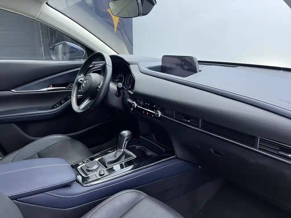 Mazda CX-30 2022 — фото 16