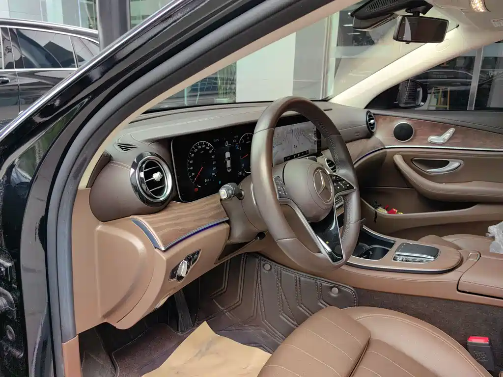 Mercedes-Benz E-Class 2023 — фото 16