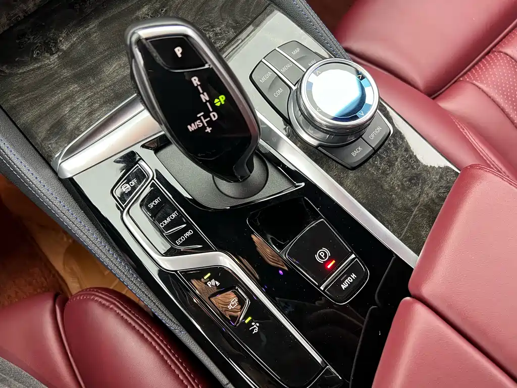 BMW 6 Series GT 2021 — фото 15