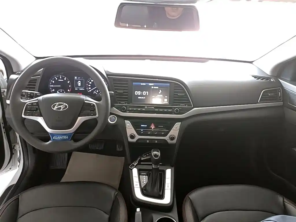Hyundai Elantra 2019 — фото 10