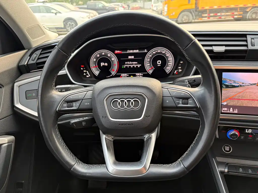 Audi Q3 2022 — фото 14