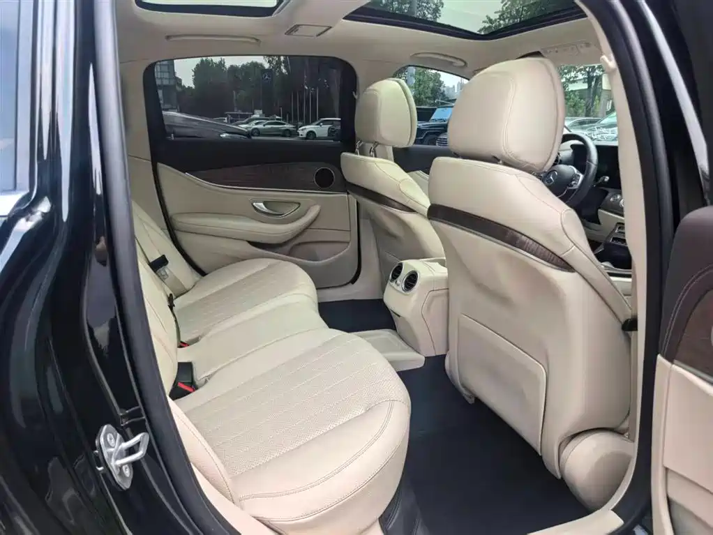 Mercedes-Benz E-Class 2020 — фото 10