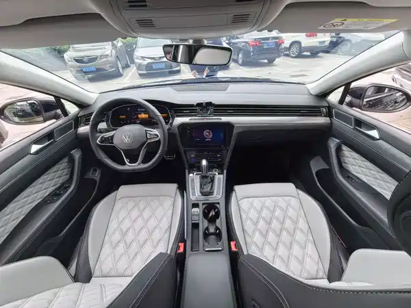 Volkswagen Magotan 2025