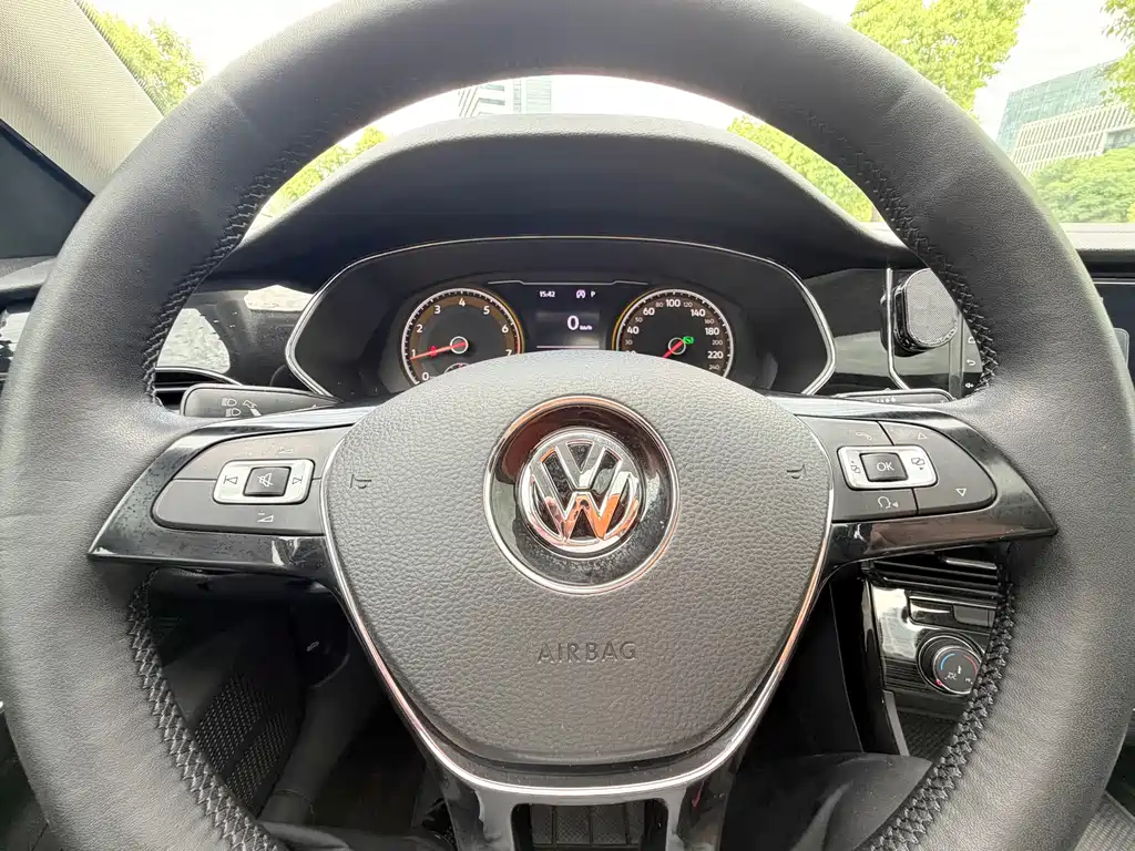 Volkswagen Passat 2019 — фото 15