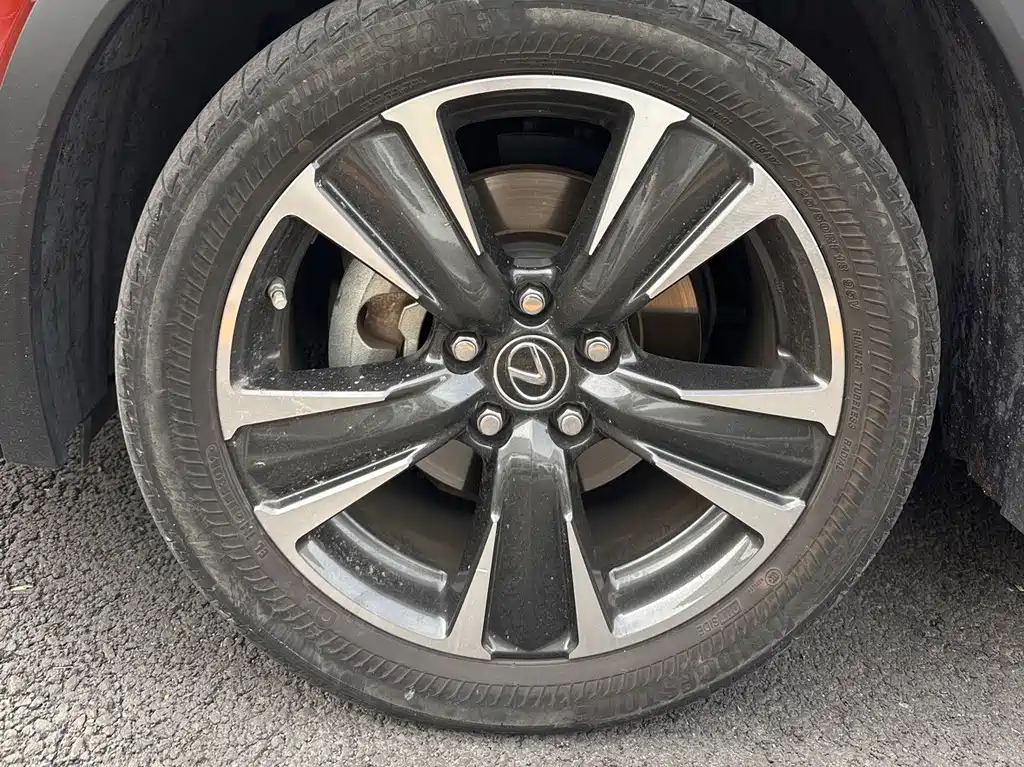 Lexus UX 2019 — фото 14