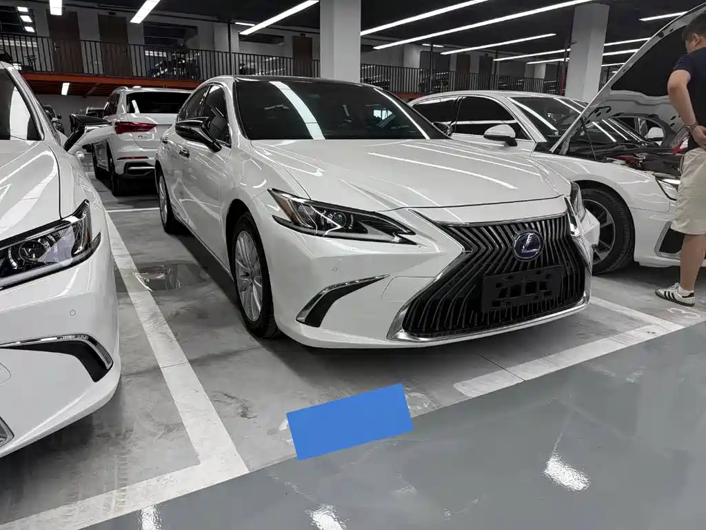 Lexus ES 2020 — фото 3