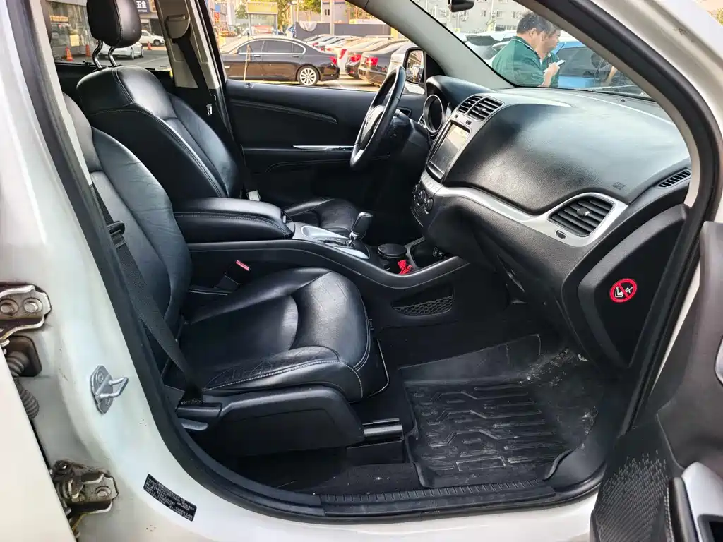 Dodge Journey 2014 — фото 16
