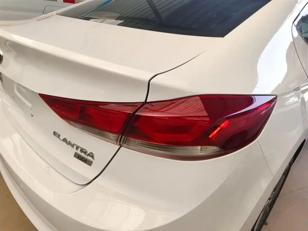Hyundai Elantra 2017 — фото 8