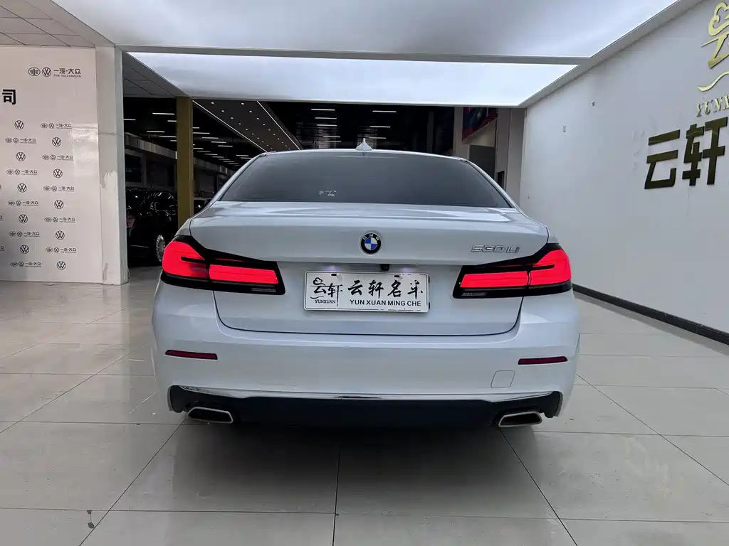 BMW 5 Series 2021 — фото 12