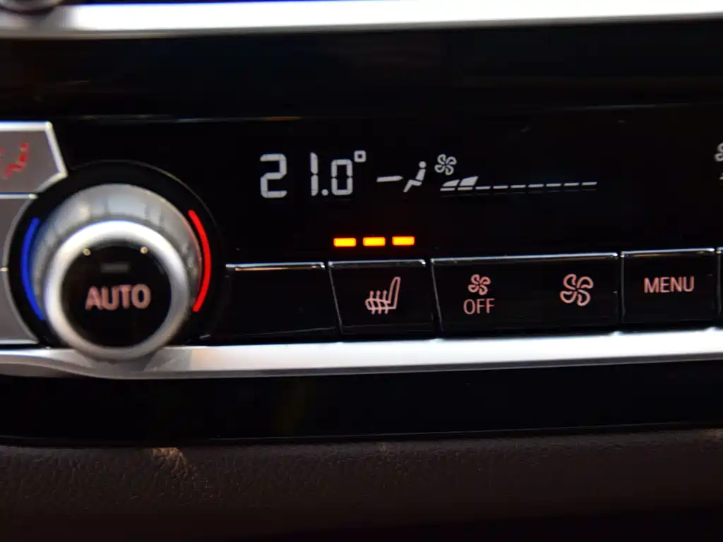 BMW 5 Series 2020 — фото 17