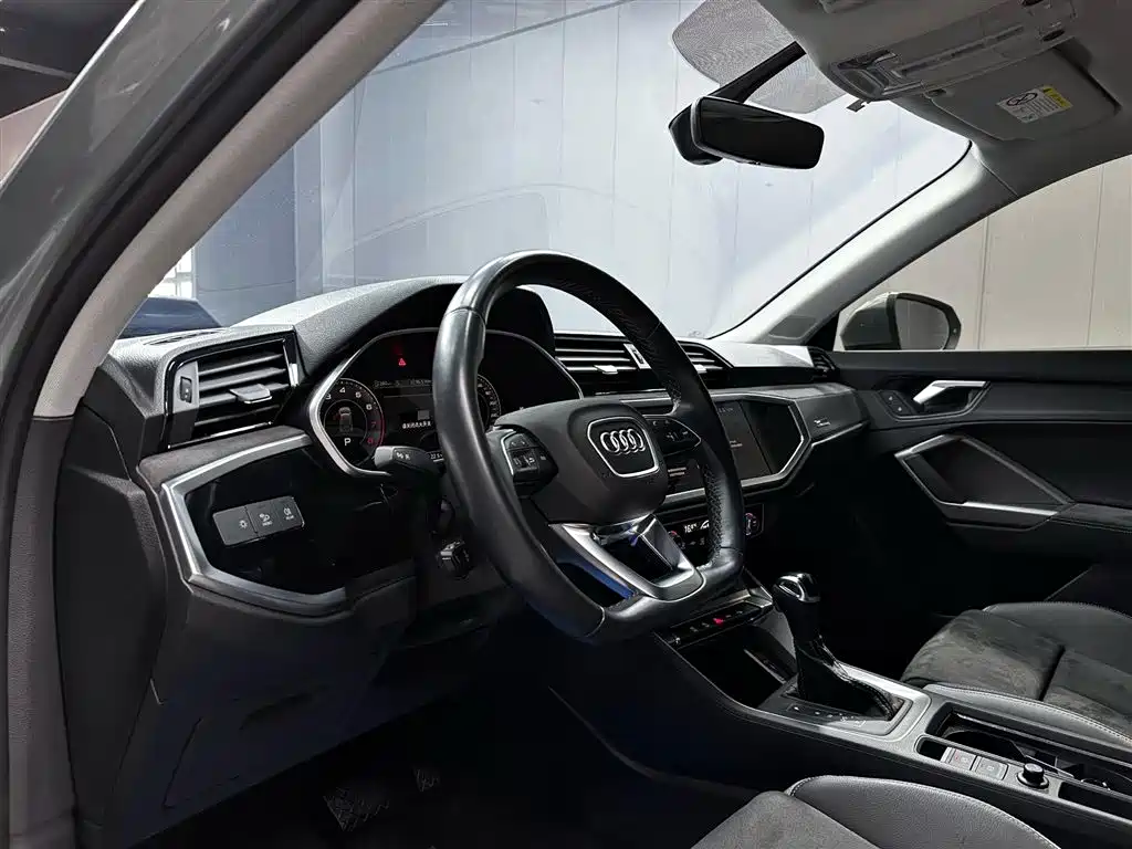 Audi Q3 2023 — фото 13