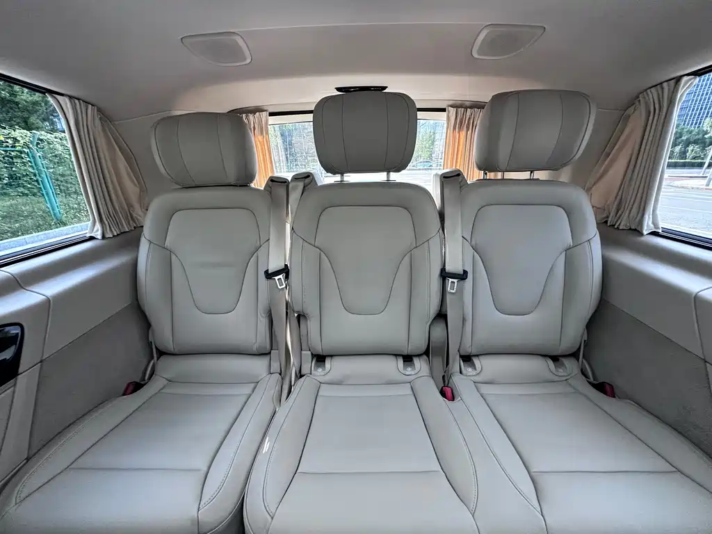 Mercedes-Benz V-Class 2017 — фото 16
