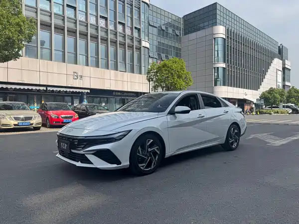 Hyundai Elantra 2025