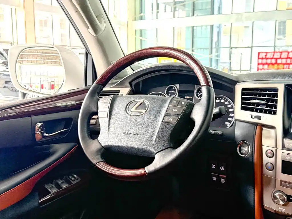 Lexus LX 2014 — фото 10