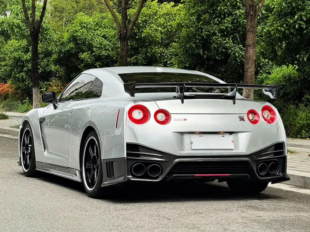 Nissan GT-R 2012 — фото 13