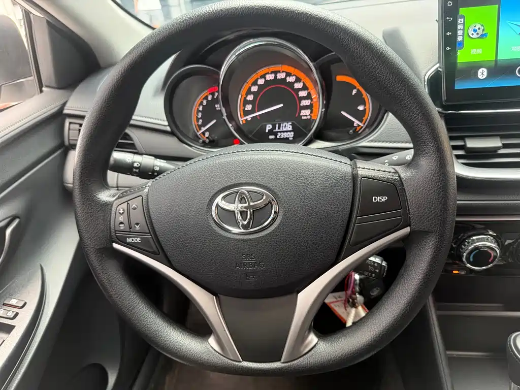 Toyota Yaris L 2022 — фото 13