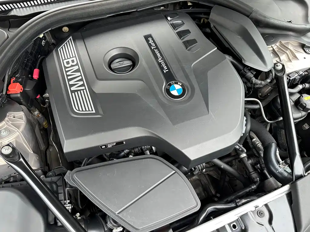 BMW 5 Series 2018 — фото 17
