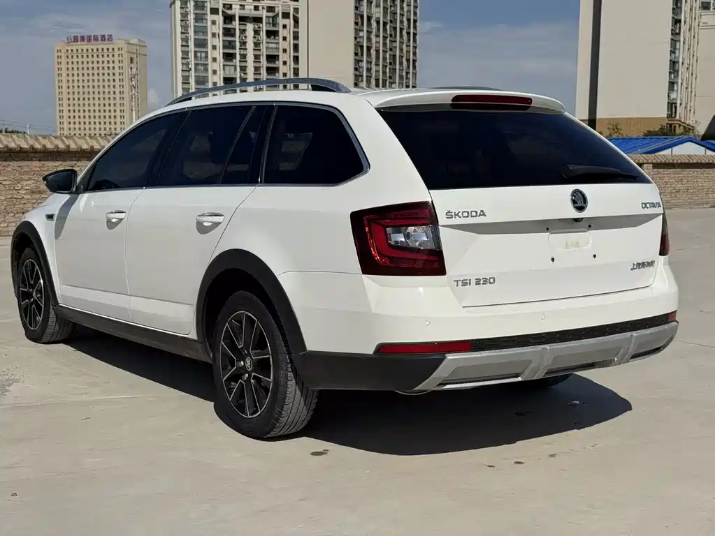 Skoda Octavia 2018 — фото 9