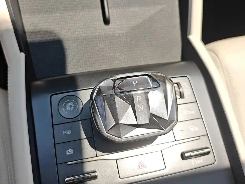 BYD Qin L 2025 — фото 14