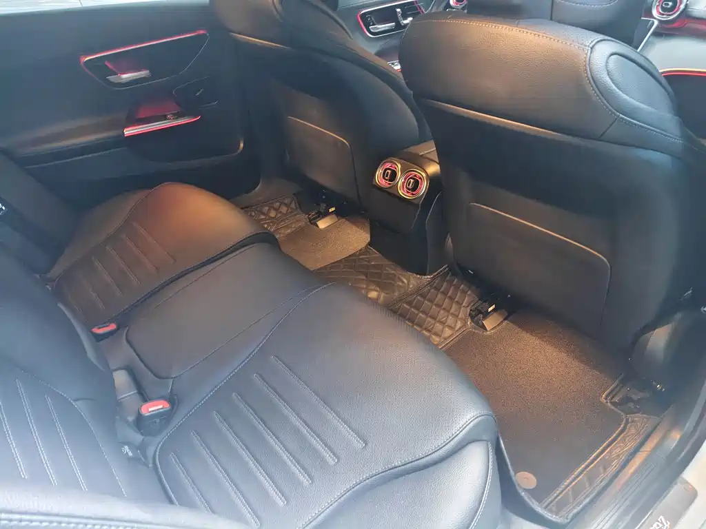 Mercedes-Benz C-Class 2023 — фото 18