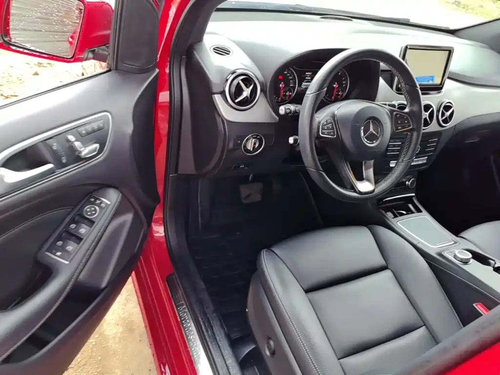 Mercedes-Benz B-Class 2016 — фото 16