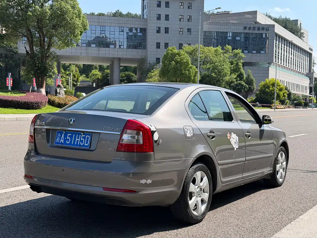 Skoda Octavia 2011 — фото 8