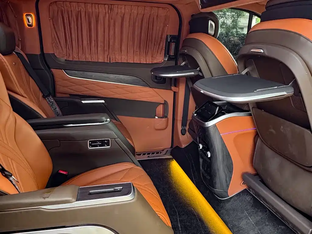Ford Tourneo 2025 — фото 18
