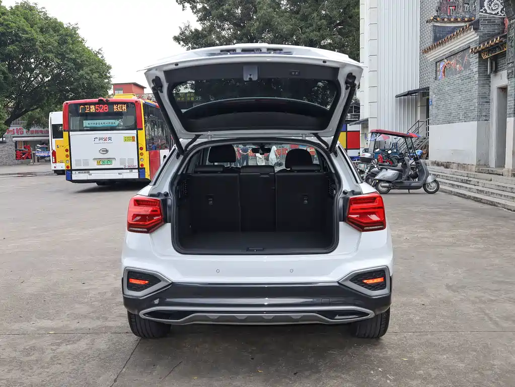 Audi Q2L 2023 — фото 17