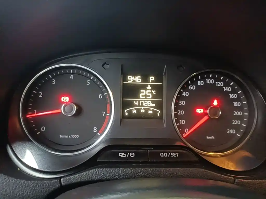 Volkswagen Polo 2015 — фото 12
