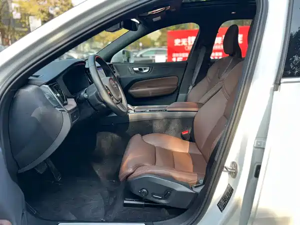 Volvo XC60 2023