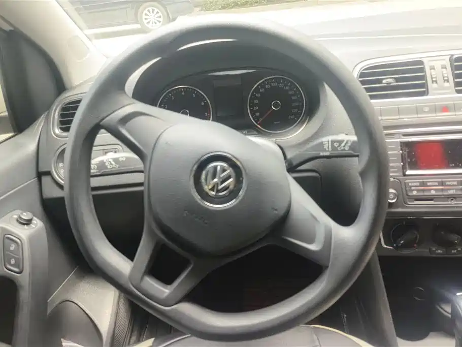 Volkswagen Polo 2015 — фото 15