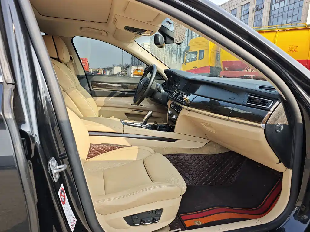 BMW 7 Series 2013 — фото 9
