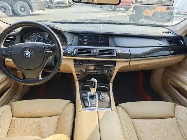 BMW 7 Series 2011