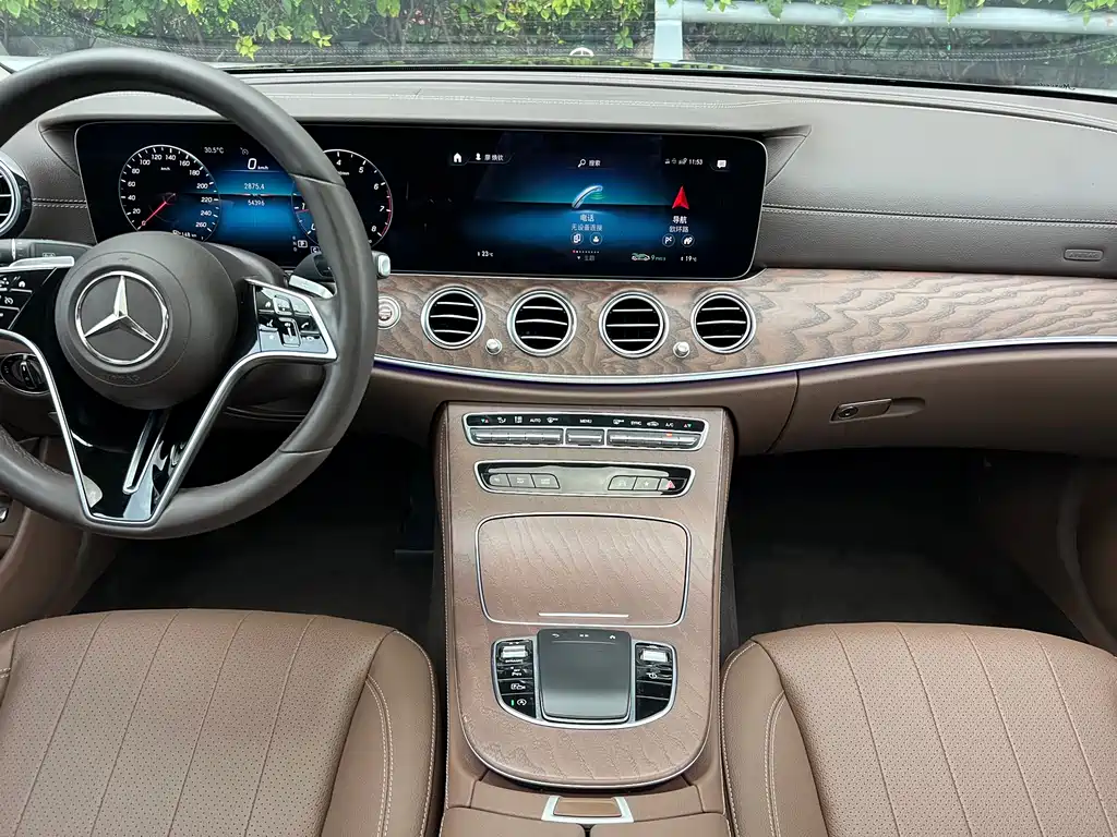 Mercedes-Benz E-Class 2023 — фото 13